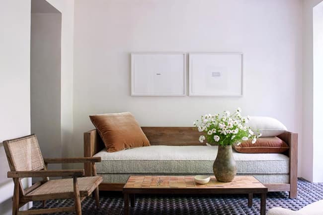 white-wall-simple-wabi-sabi-living-room-rustic-coffee-table