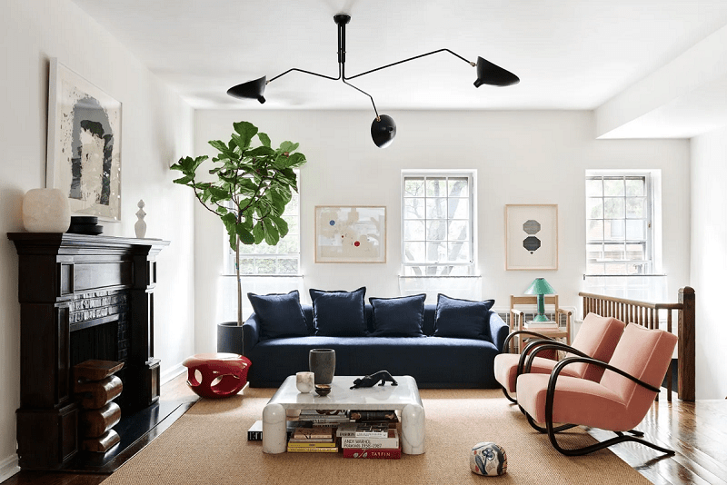 Stylish-living-room-with-lots-of-lighting
